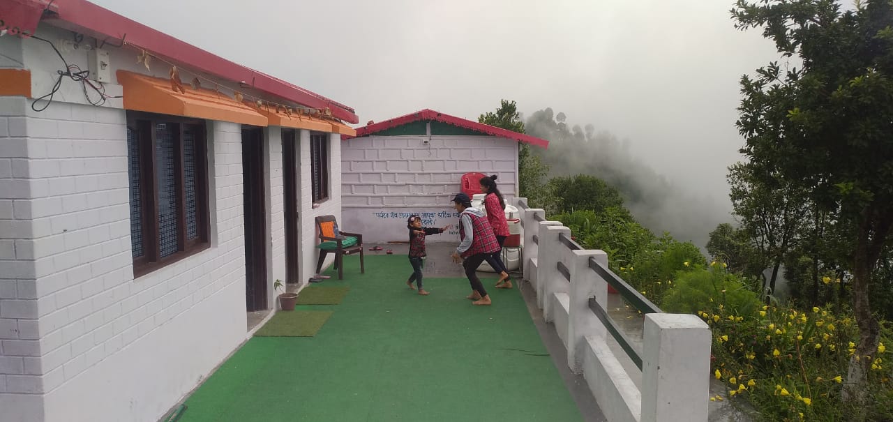 White peak homestay, Khirsu, Uttarakhand
