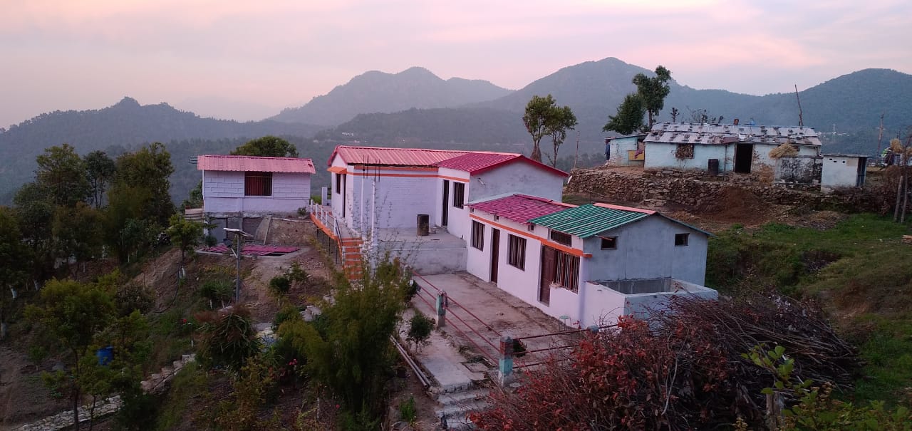 White peak homestay, Khirsu, Uttarakhand