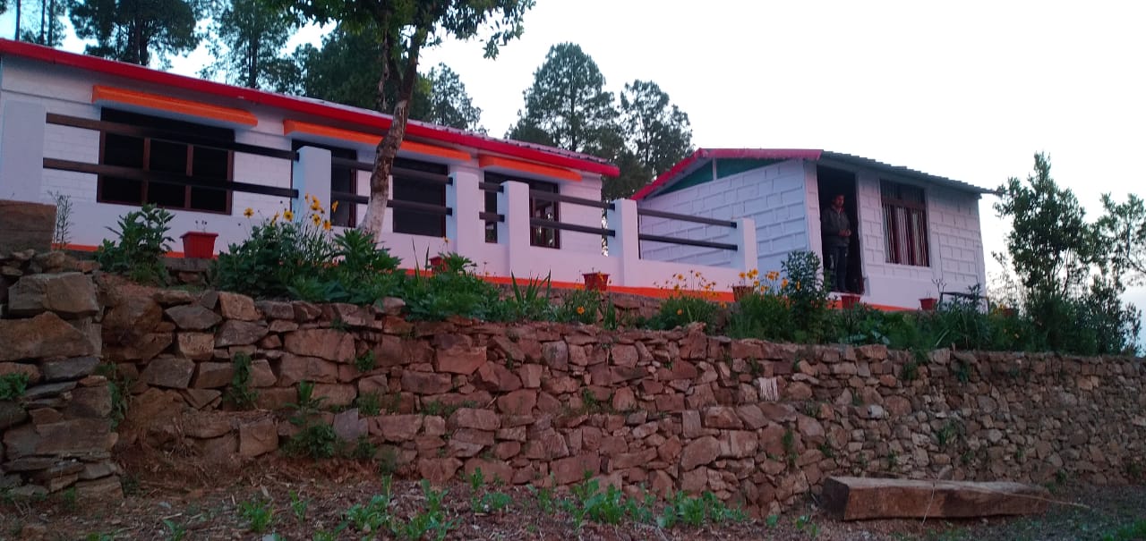 White peak homestay, Khirsu, Uttarakhand