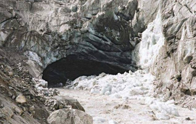 Located in the Uttarkashi district of Garhwal Himalayas, Gangotri Glacier is considered as one among the most pious glaciers. Being the source of the sacred River Ganges, Gangotri Glacier is significant to Hindu pilgrims. The glacier is around 30 km in length and 4 km in width. A paradise for trekkers and adventure enthusiasts, this glacier is a renowned tourist hotspot.<BR>Popularly known as Gaumukh, the terminus of the glacier resembles a cow’s mouth. Bordering China, this glacier also feeds River Bhagirathi. The trek to Gangotri Glacier is a legendry one and features an exhilarating trail. The route is challenging but it opens up to some of the most fascinating views of enchanting Himalayan Peaks like Shivling, Bhagirathi, Meru and many more. Gangotri glacier is one of the most intriguing natural wonder. Characterizing glacial troughs, crevasses, waterfalls, smooth rock walls and supraglacial lakes, it stands testimony to the beauty of creation. Trekkers in search of true bliss must head out for a trek to the Gangotri Glacier.